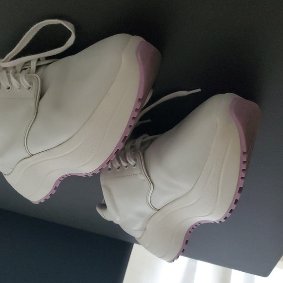 Celine Delivery White Calfskin Sneakers - Picture 12 of 16